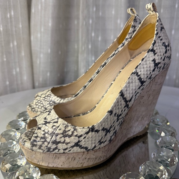 JIMMY CHOO Snakeskin Gray & Ivory Leather Peep Toe Cork Heels 7.5 (Sz 38) - Picture 15 of 17
